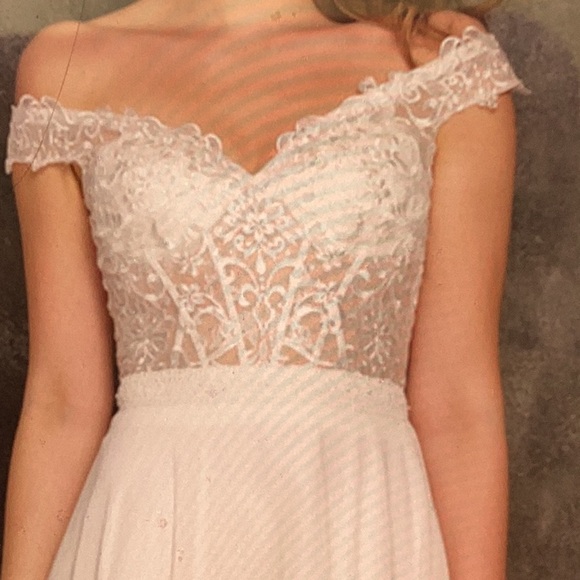 Dave and Johnny 10462 ivory bridal dress, size 8 - Picture 2 of 3